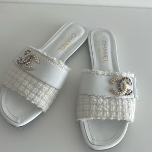 Chanel White Tweed Flats! Size 39 (fits a Size 8/8.5/9)